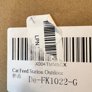 Outdoor or Indoor Cat Feeding Station